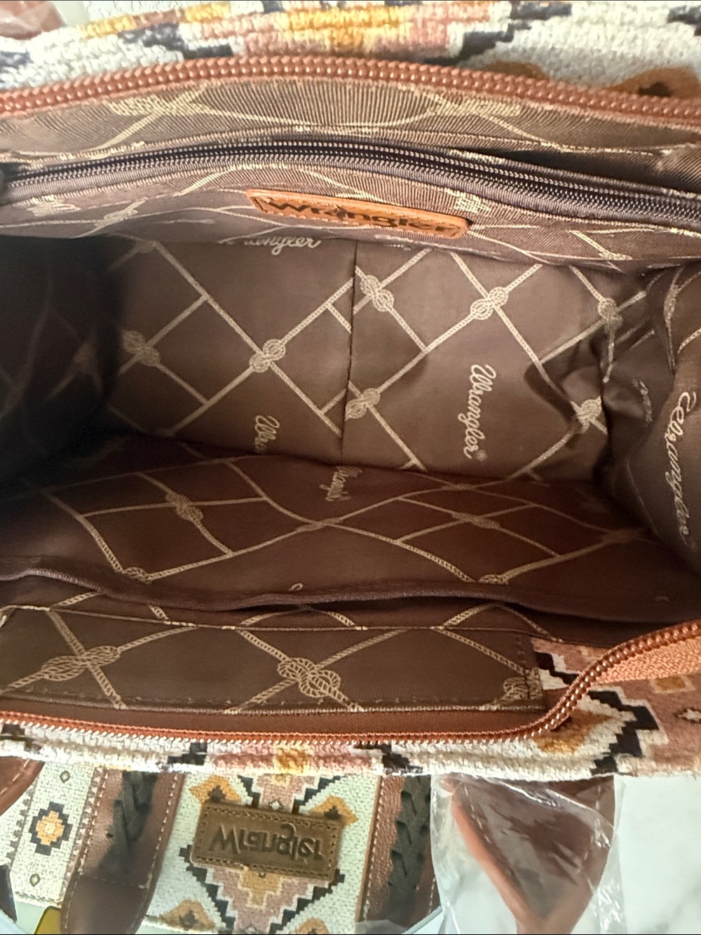 Wrangler Western Tote w/Dust Bag & Crossbody Guitar Strap-NWT!! 🌵 - Picture 9 of 10